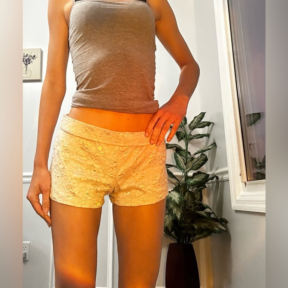 TRENDY SHORTY SHORTS